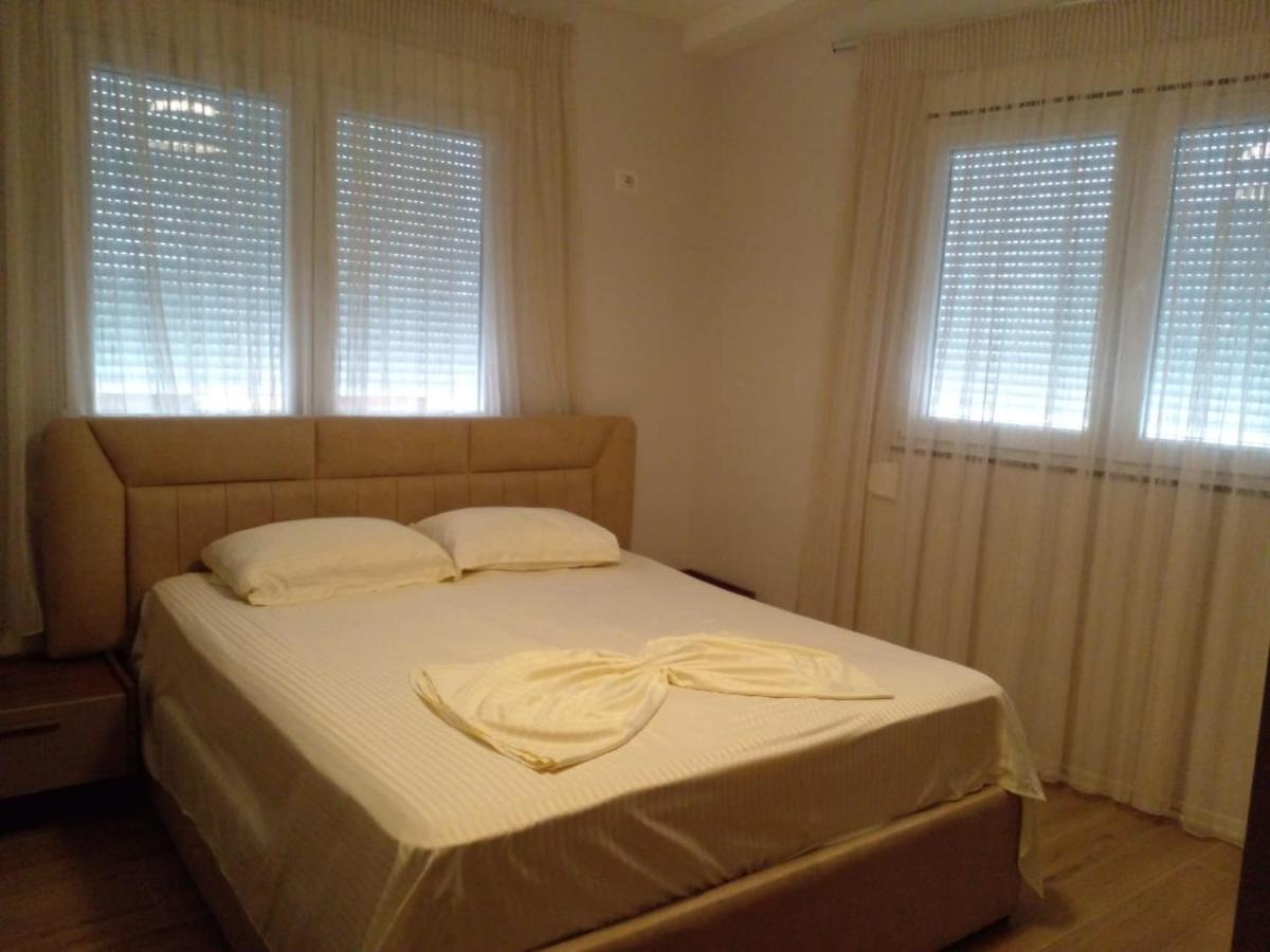 Agnes Hoxhgoran Villa Durrës